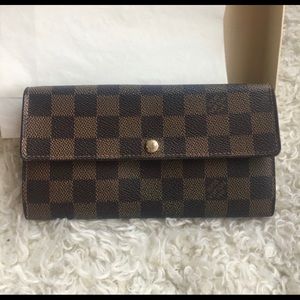 Authentic Louis Vuitton Sarah Wallet